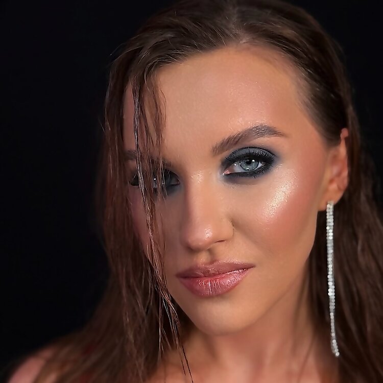 Julia Niki