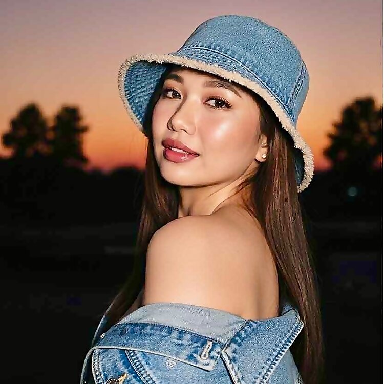 Iza Dela Cruz