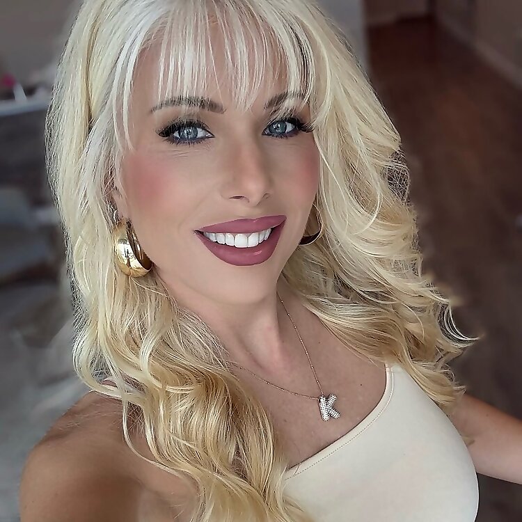 Krissy Vaine