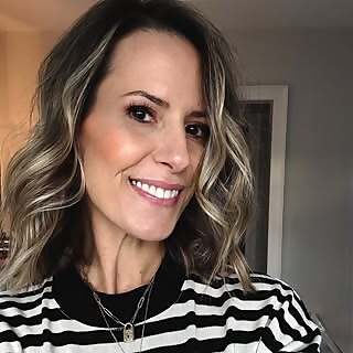 Suzanne Warye
