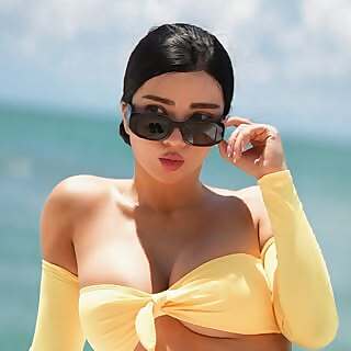 Top 35 Tall Girl OnlyFans Influencers in 2025 (Tall OnlyFans Models)