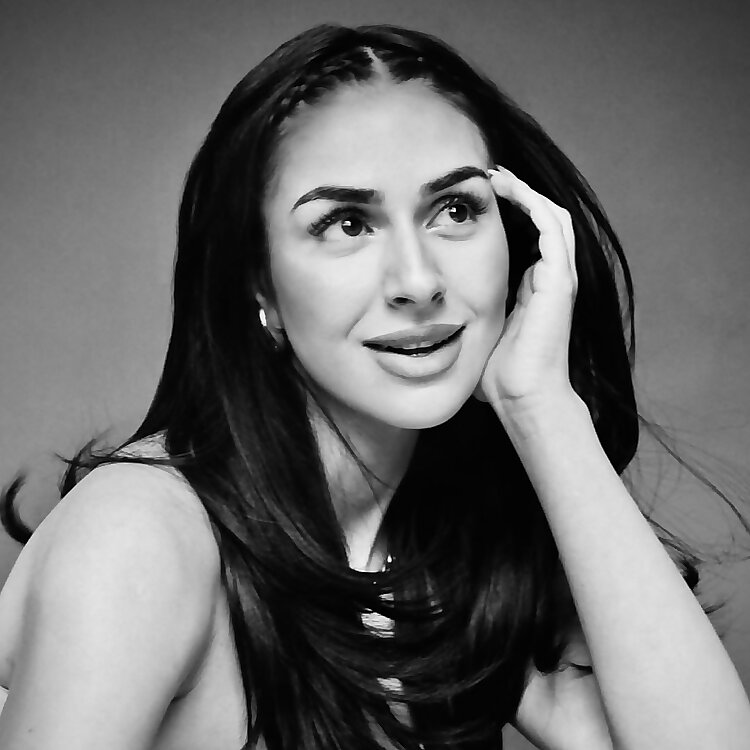  Sophia Jamil