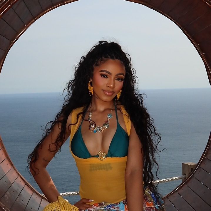 Dajanae V