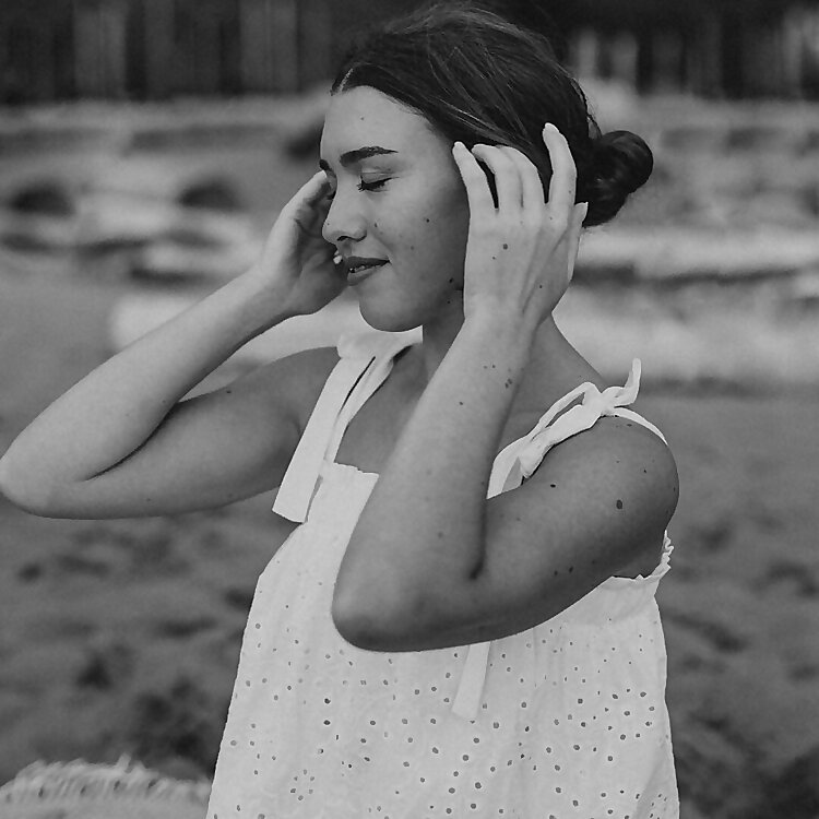 Kelly Gallo • Hypnosis