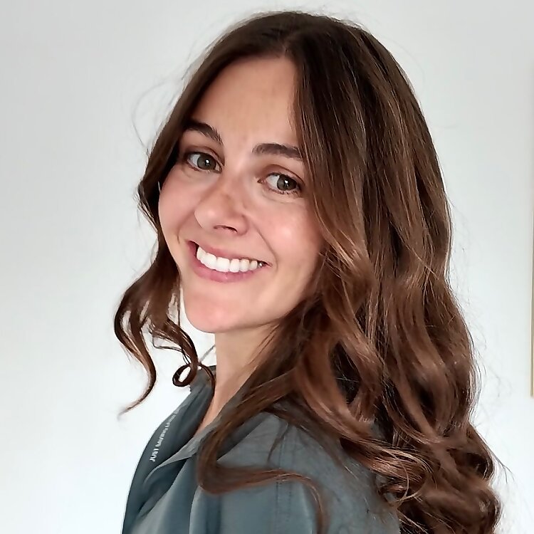 Dentist Emi