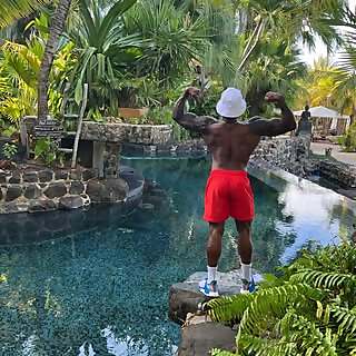 Dom Dennis 