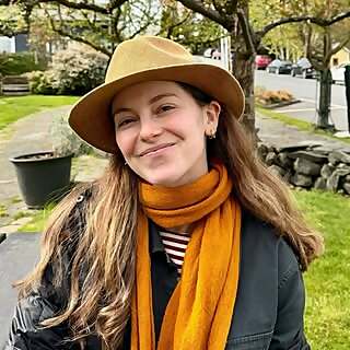 Zoe Kahn