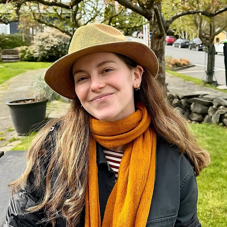 Zoe Kahn