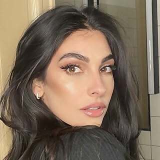 Anna Nooshin