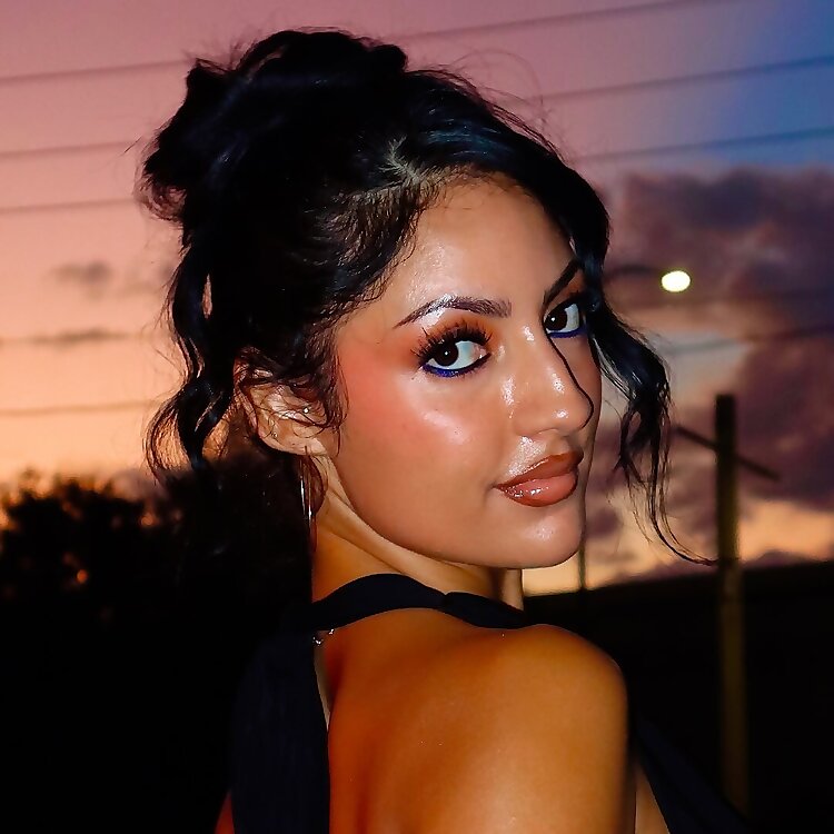 Hana Roxanne
