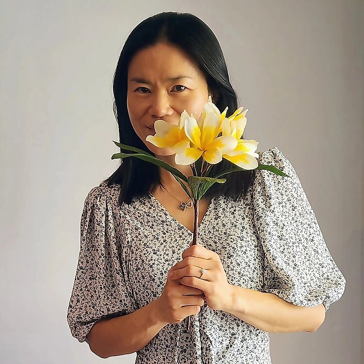 Julie Lee 