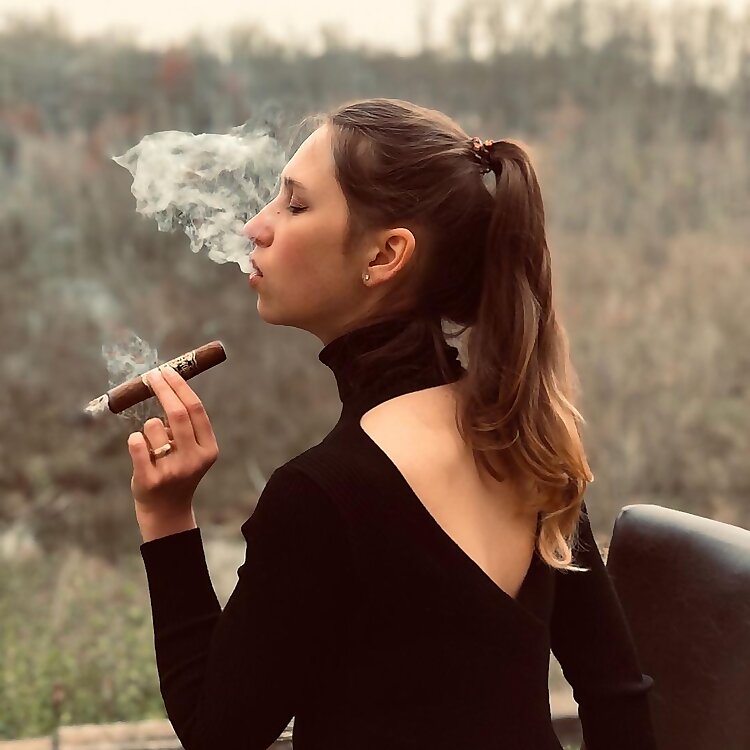 Cigar Chick