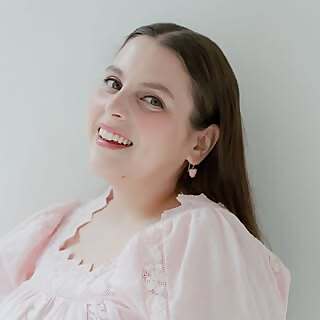 Beanie Feldstein