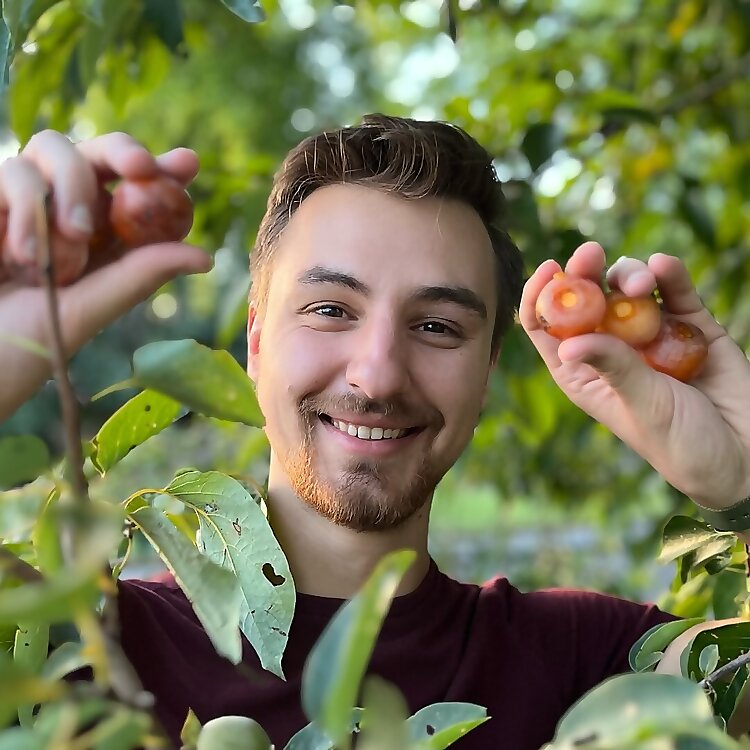 Jesse Akozbek