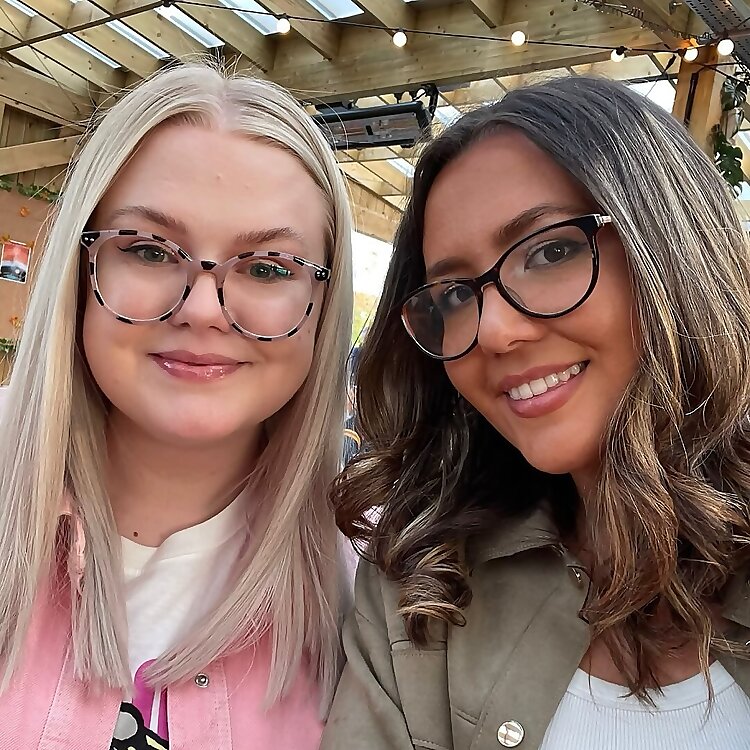 Ellie & Faye