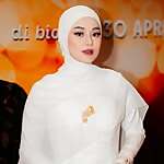 Dinda Hauw