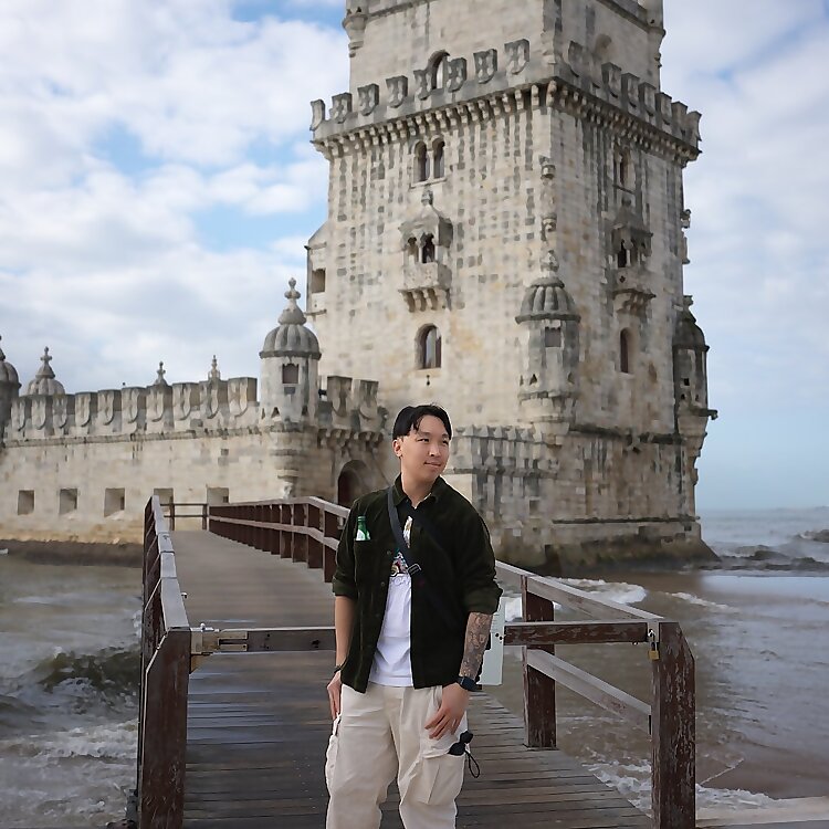 Russell Chau 
