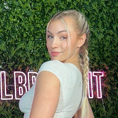 40 Onlyfans Twitter Accounts Most Popular in 2025