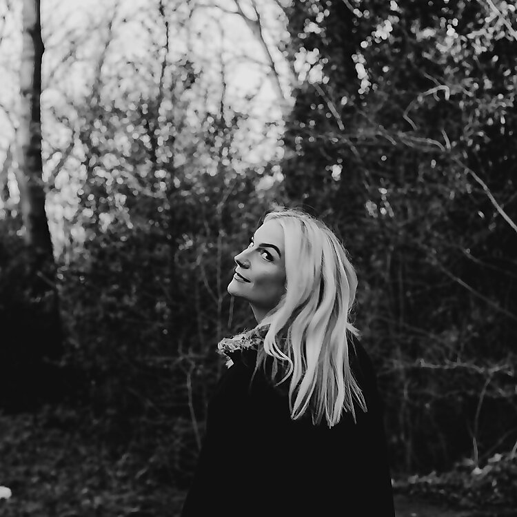 Anna Lyons