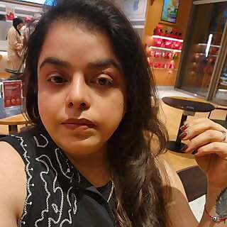 Naina Khatri