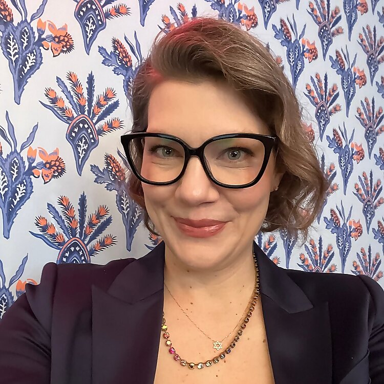 Dr Noa Sterling