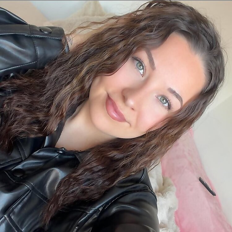 Niviaq L Petersen