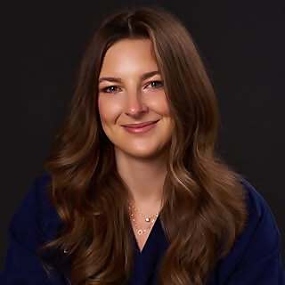 Dr. Alexa Hecht 