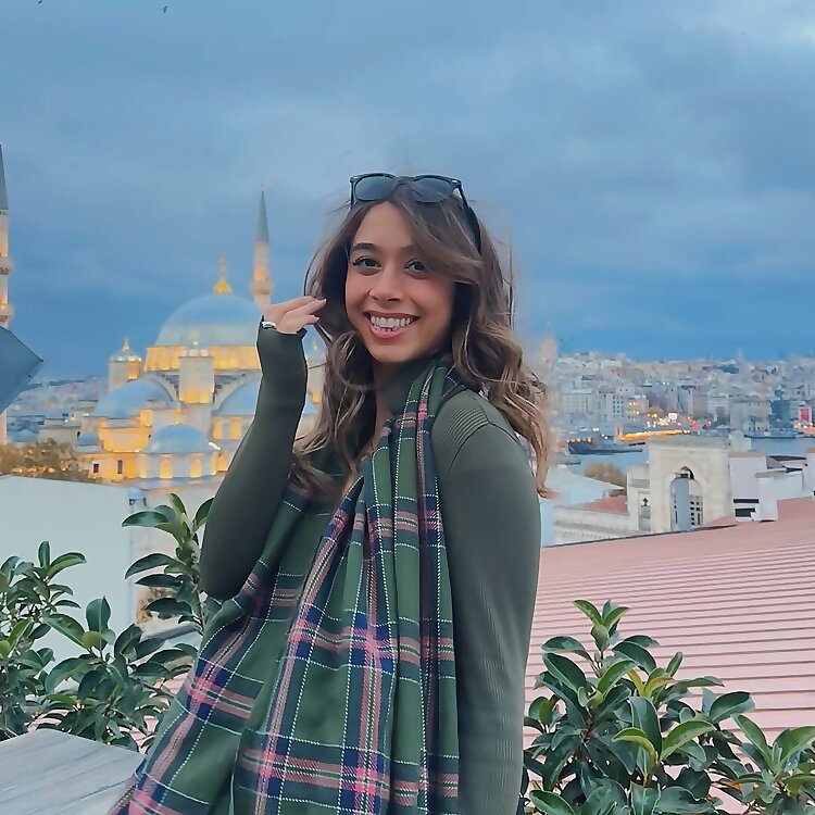 Ezgi Toper 