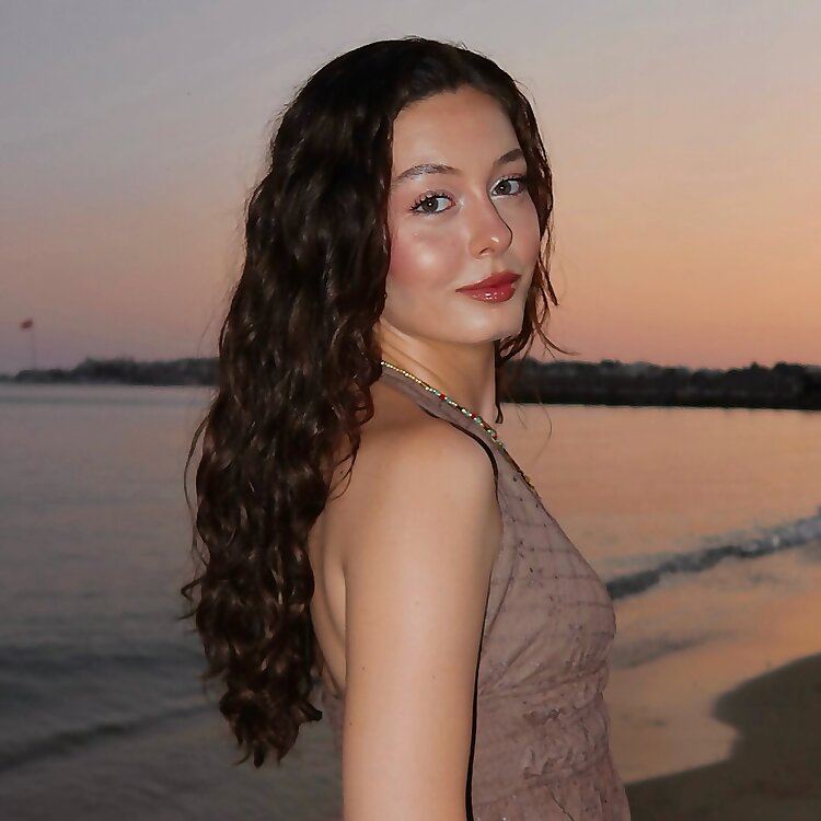Begüm Bahar Demir