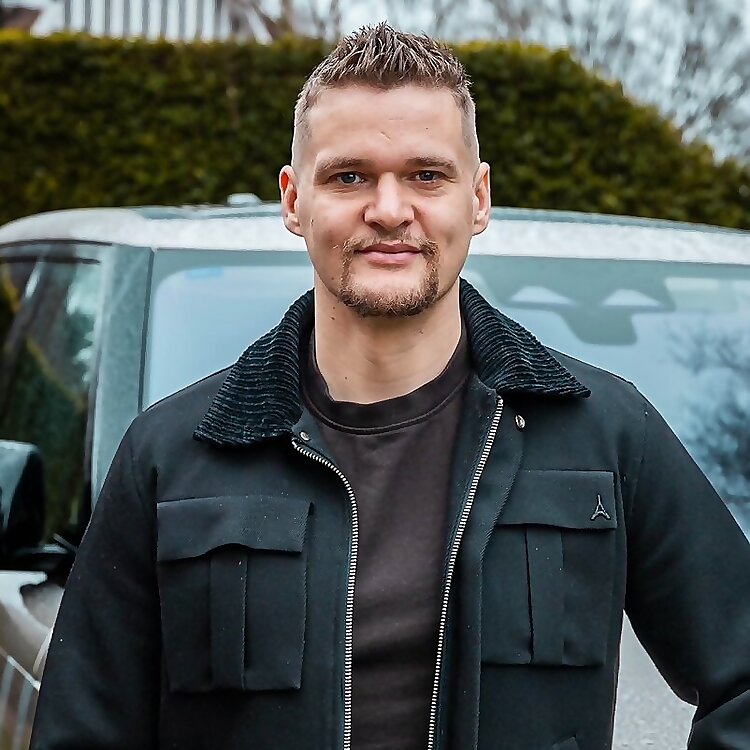 https://www.instagram.com/samuelleeds/?