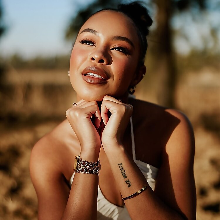 Chantelle Florence Zhou 