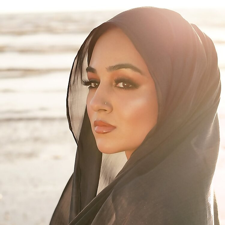 Amna Khan