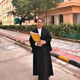 Adv Shreyansi Singh