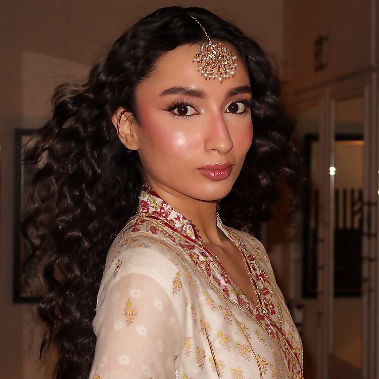 Ayla Adnan 