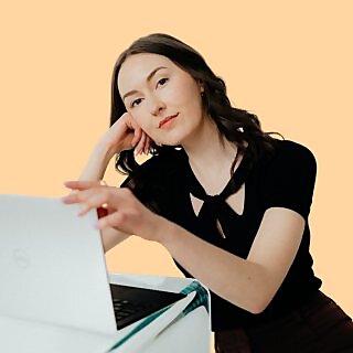 Sara ScherbakovC outts