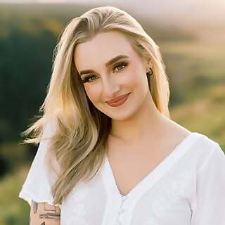 Holly Syvenky 