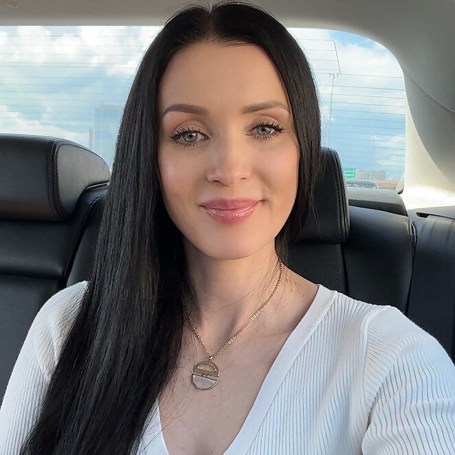 Oksana Hull 