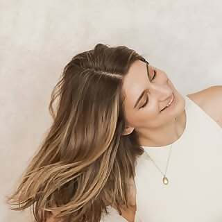 Ally Perleoni 