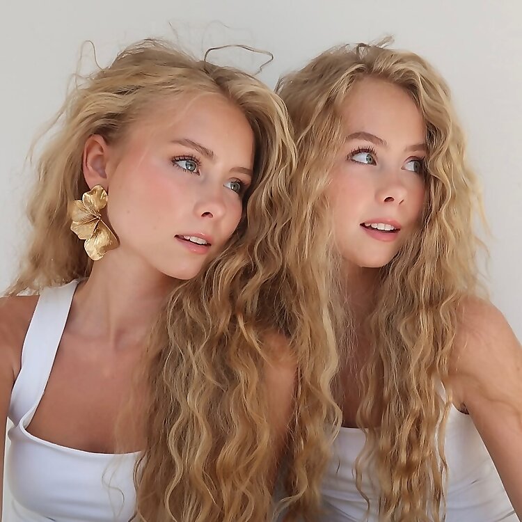 Iza & Elle Cryssanthander