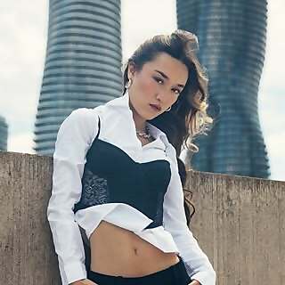 Ava Ro