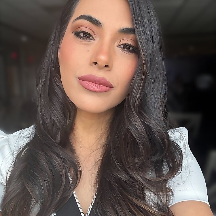 Mayra Flores