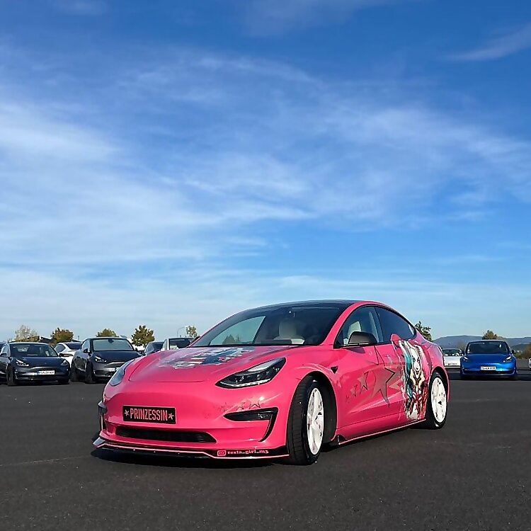 Tesla_girl_m3