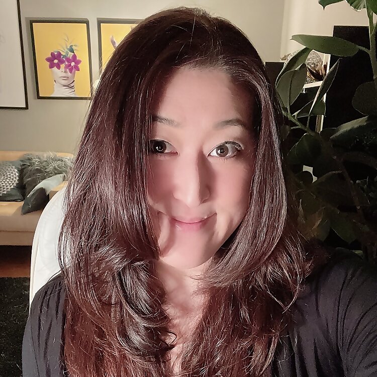 Tomoko Webb