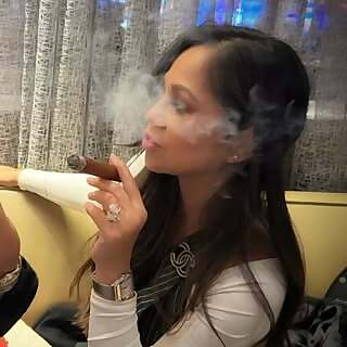 Women Cigar Life