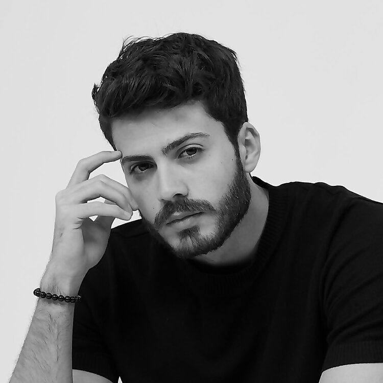Ali Fakhir‎