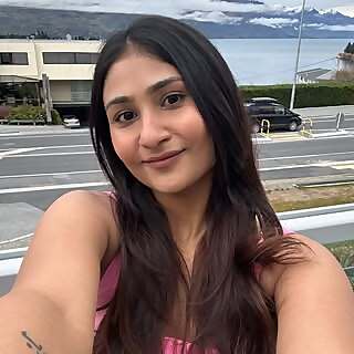 Niki J