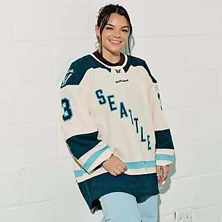 Cayla Barnes