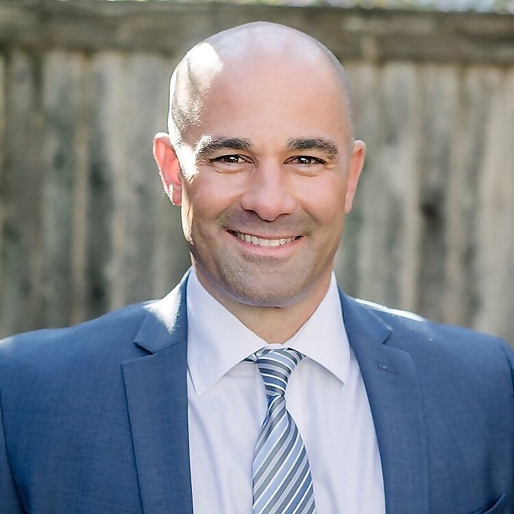 Dennis R Vetrano