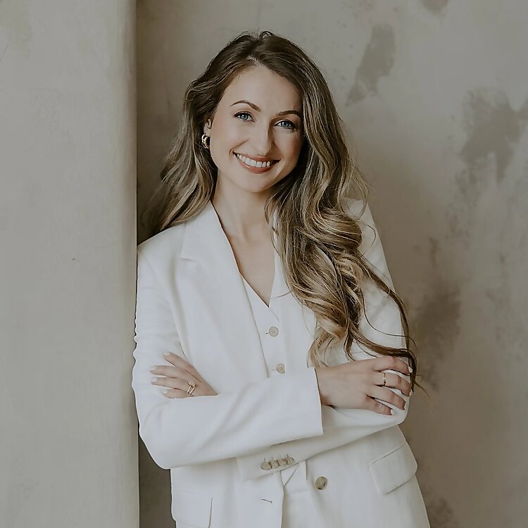 Dr. Daiana Castleman