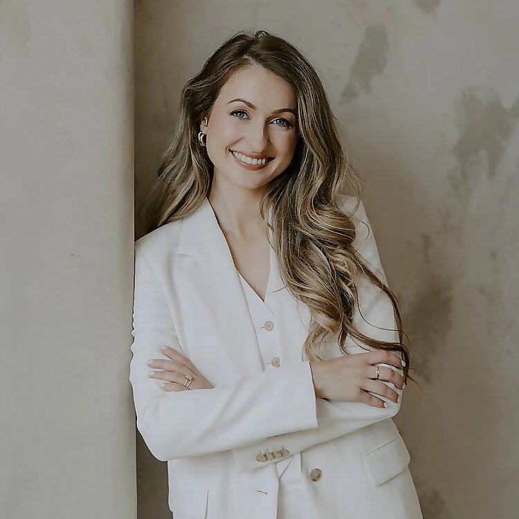 Dr. Daiana Castleman